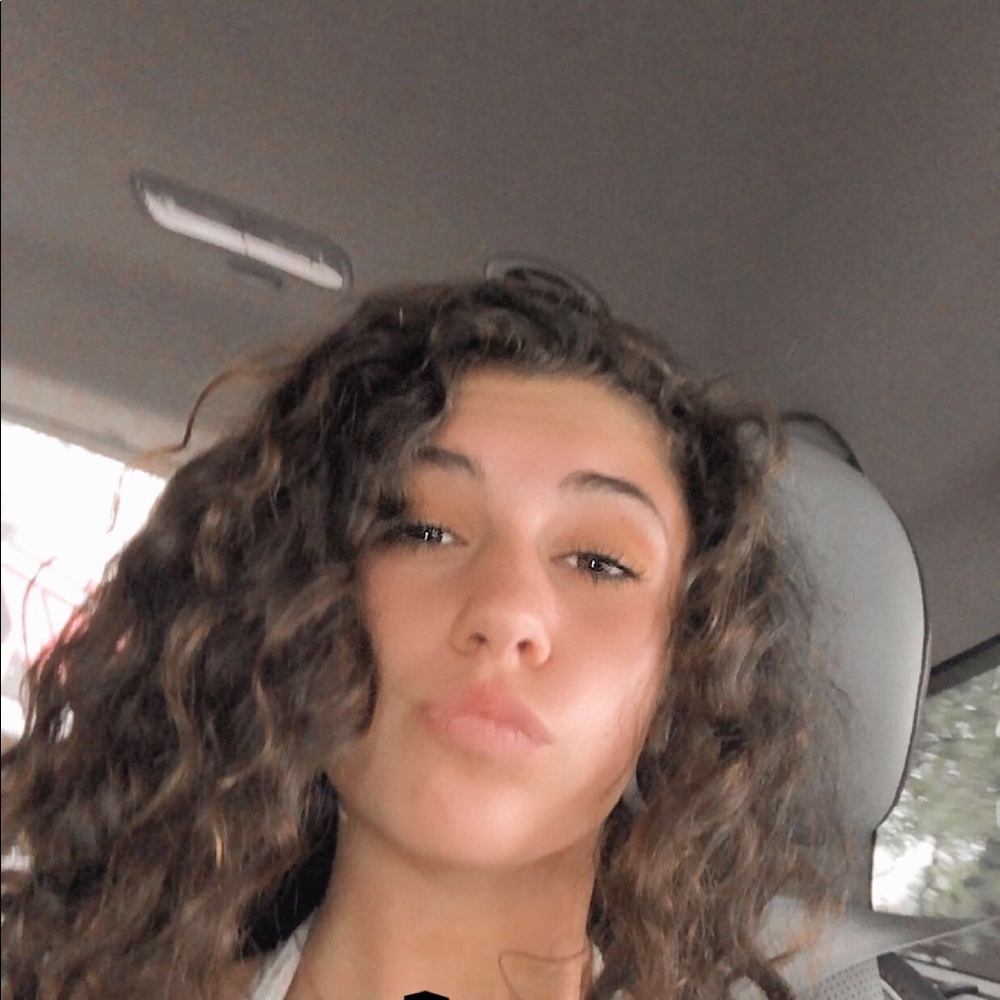 Meet your Posher, Lola